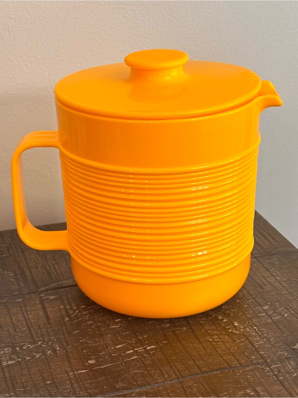Vintage 1970’s Bright yellow Rubbermaid Plastic Pitcher 1.5 Quart Great Cond